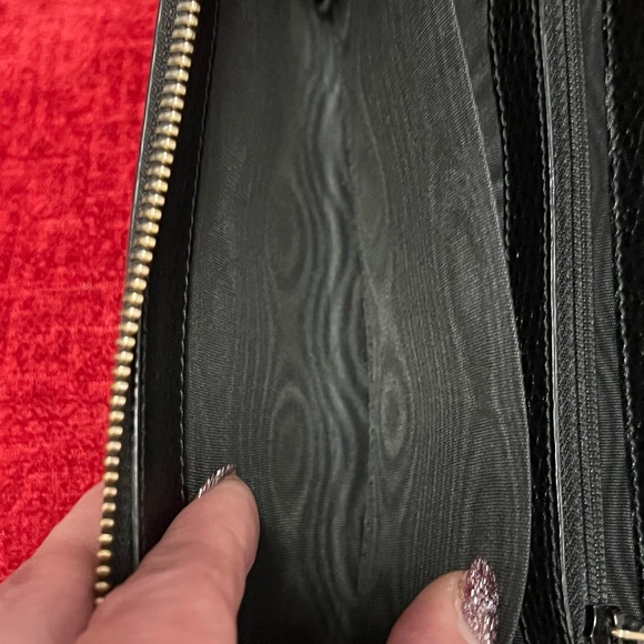 GUCCI AUTHENTIC BLACK TRIFOLD AND ZIPPY WALLET. EUC. - Picture 9 of 15